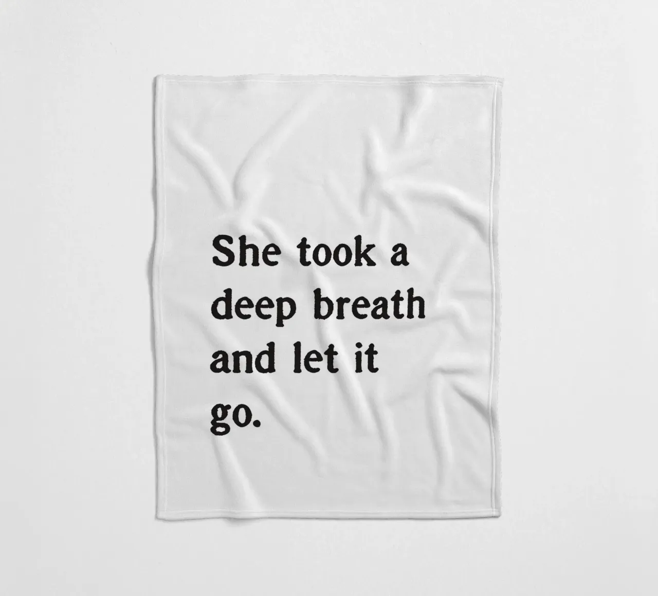 She took a deep breath and let it go. coperta in pile da Fraysein Design