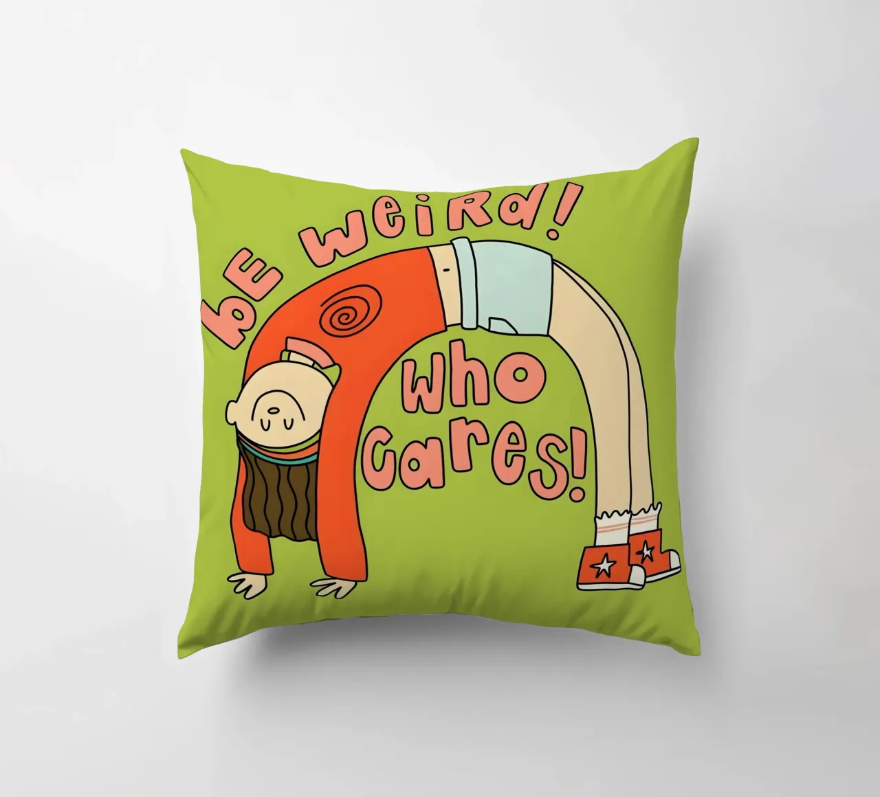 "bE weiRd! who çares! cuscino da Type & Tape
