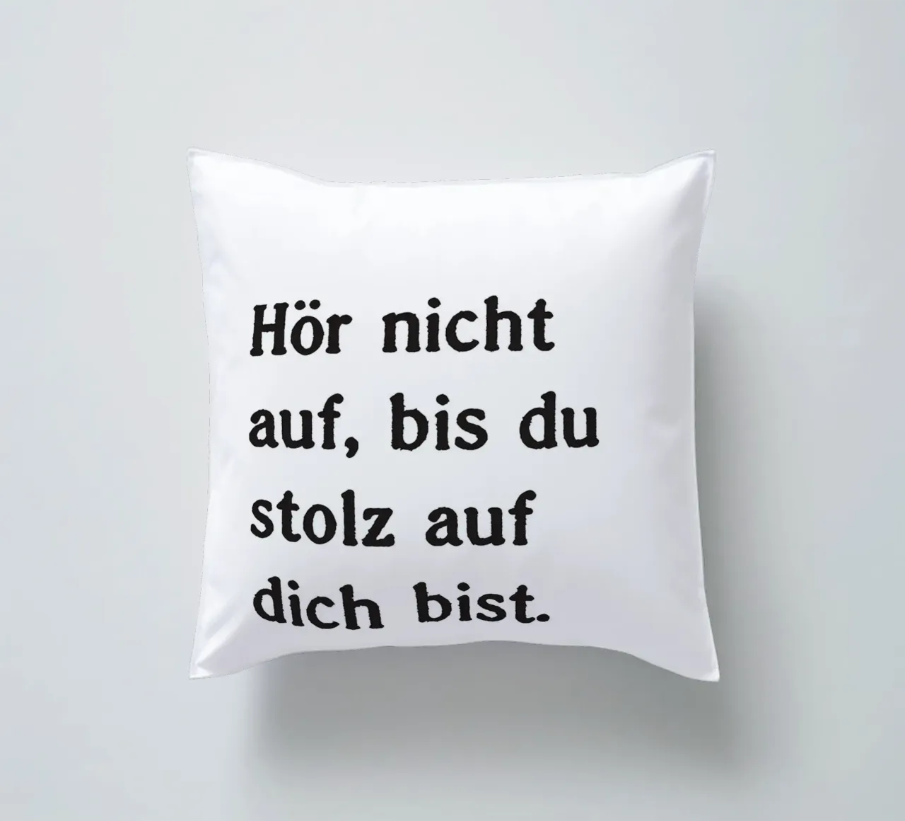 Hör nicht auf, bis du stolz bist. cuscino da Fraysein Design