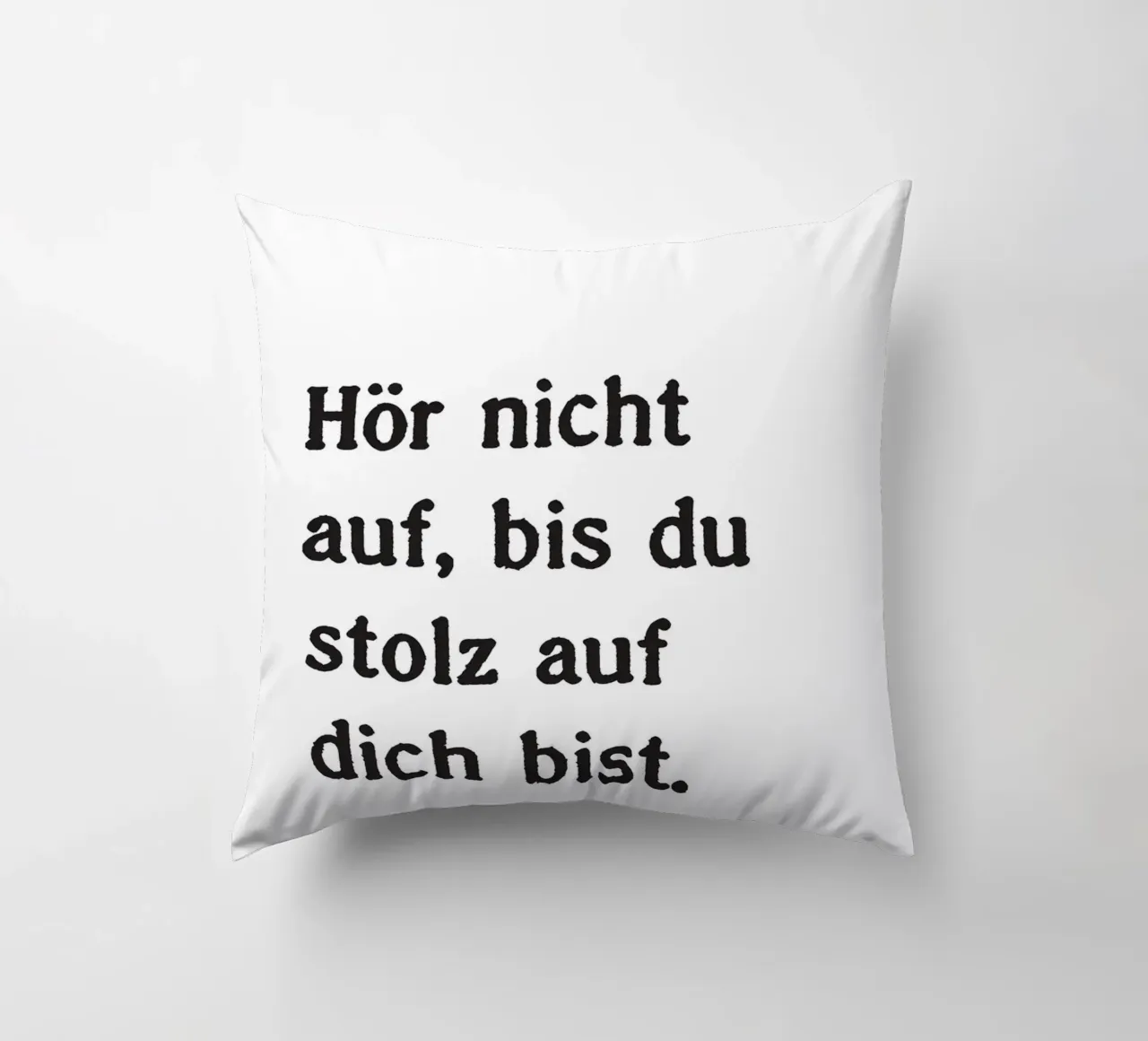 Hör nicht auf, bis du stolz bist. cuscino da Fraysein Design
