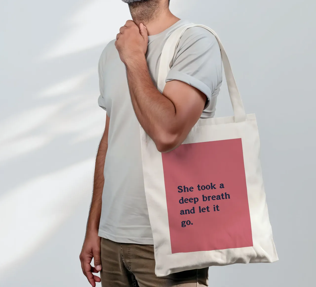 She took a deep breath and let it go. borsa in juta da Fraysein Design