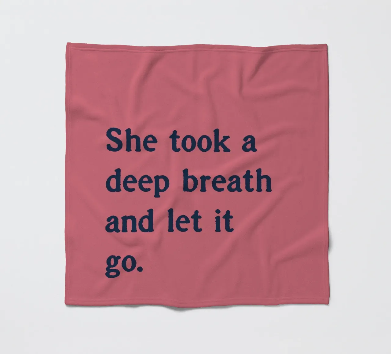 She took a deep breath and let it go. coperta in pile da Fraysein Design