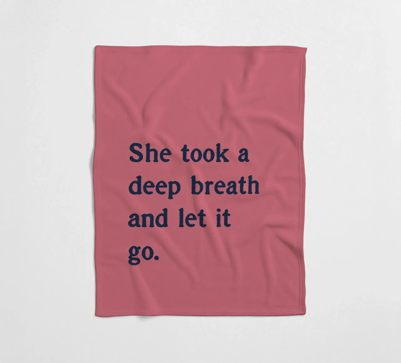 She took a deep breath and let it go. coperta in pile da Fraysein Design