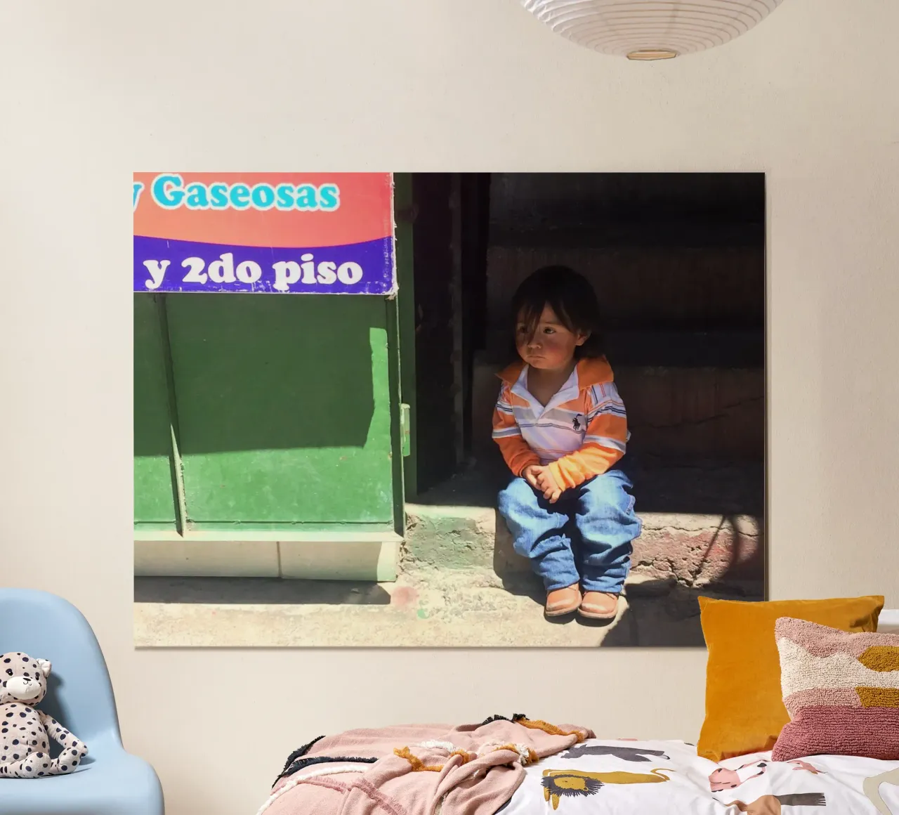 ritratto di un bambino del mondo poster con telaio in legno da LinaTravels