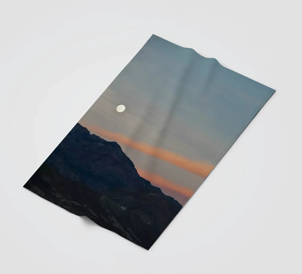Luna piena sulla Valle della Morte coperta in pile da Marc Gruninger