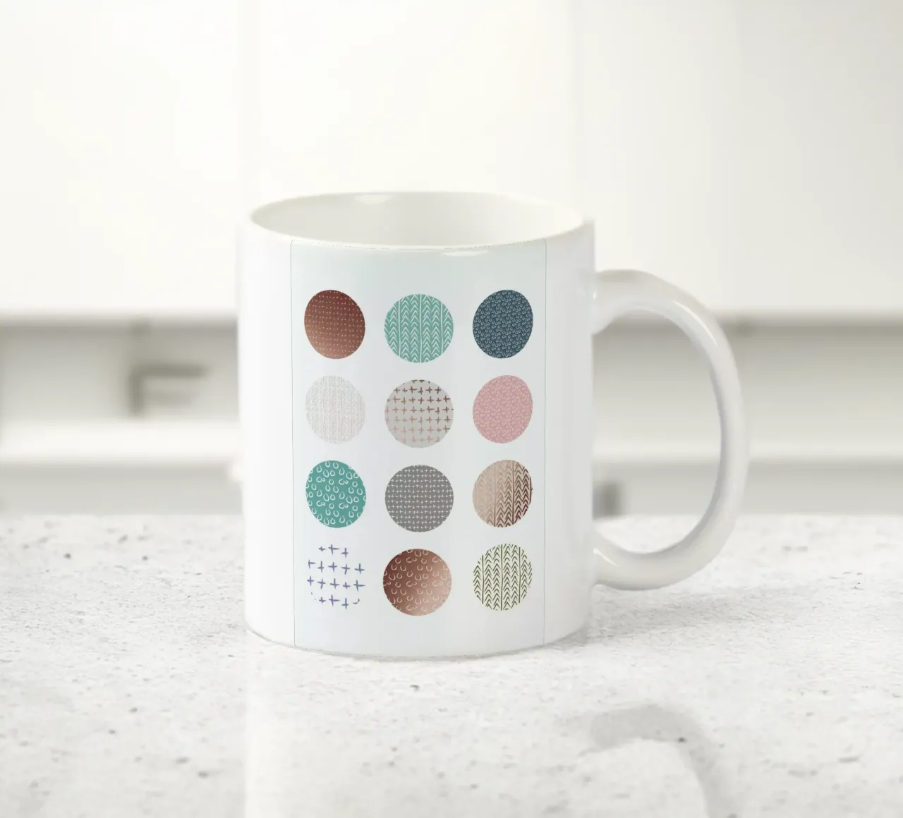 Bronze Pattern Dots taza de cerámica de Maria Kritzas