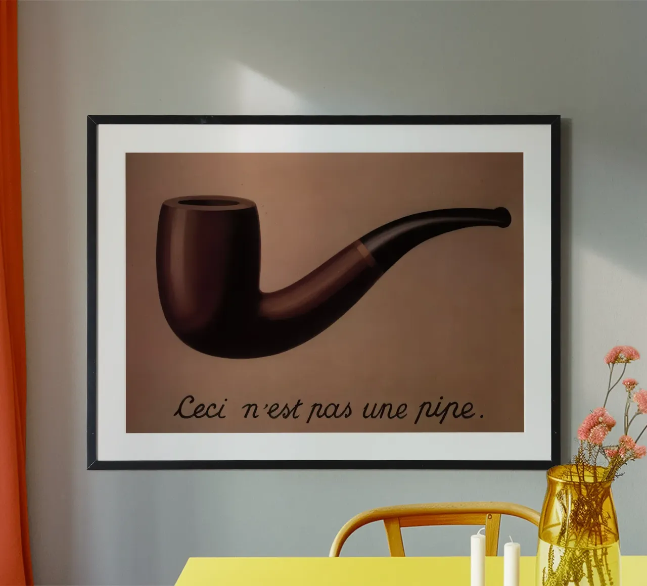 Il tradimento delle immagini, 1929 di René Magritte poster con telaio in legno da TIGER JHONSON
