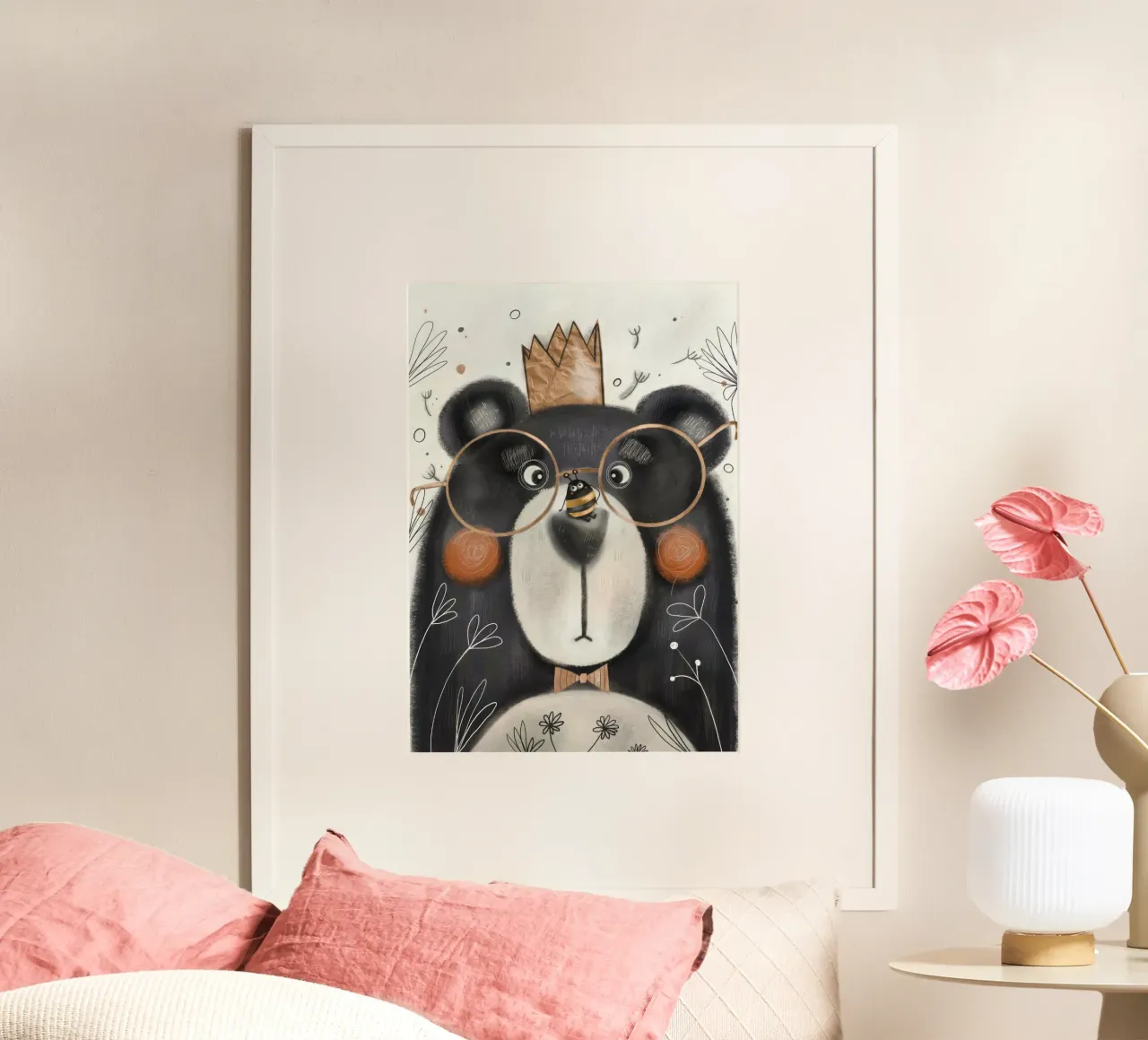 Nelli Suneli - L'ape impertinente e l'orso poster con telaio in legno da muench benjamin