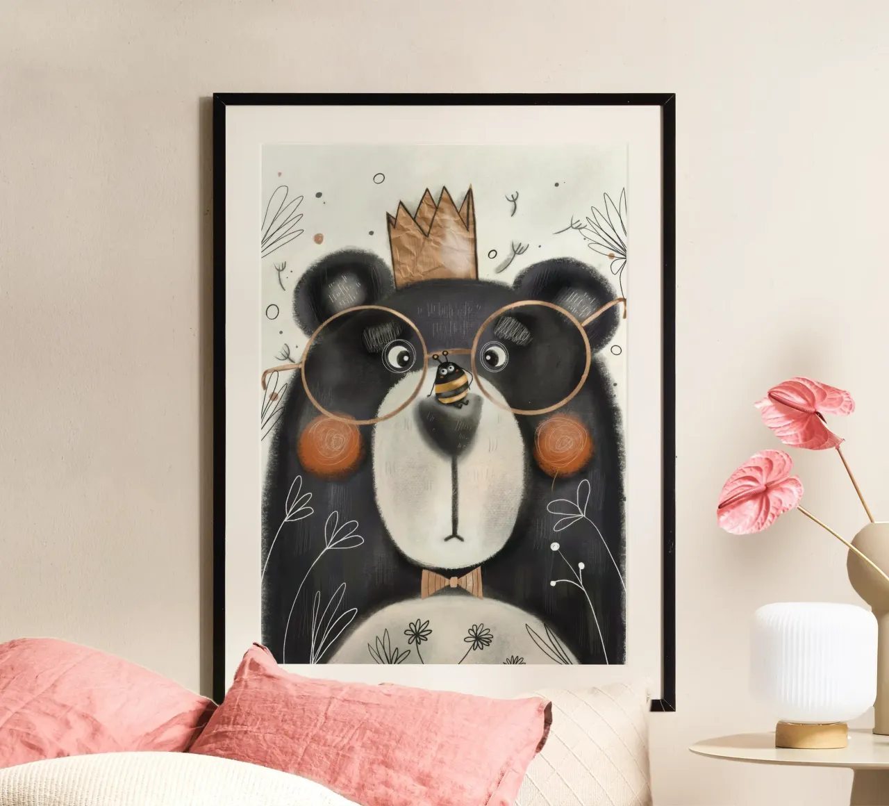Nelli Suneli - L'ape impertinente e l'orso poster con telaio in legno da muench benjamin