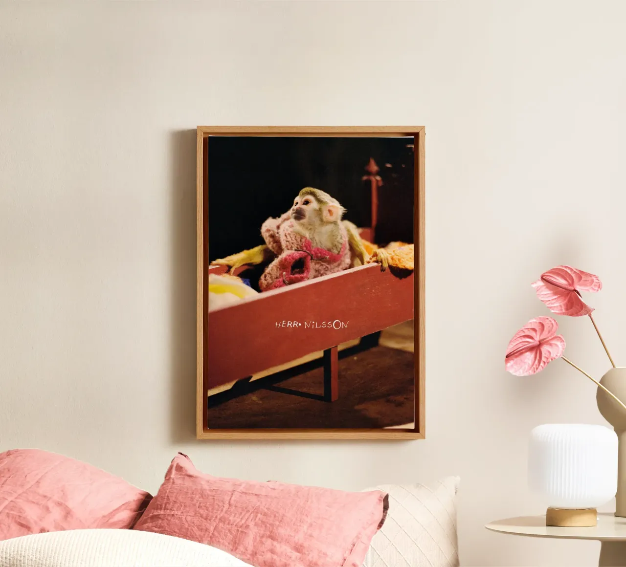 Pippi - Herr Nilsson Leinwand mit Schattenfugenrahmen von Earl Beeman
