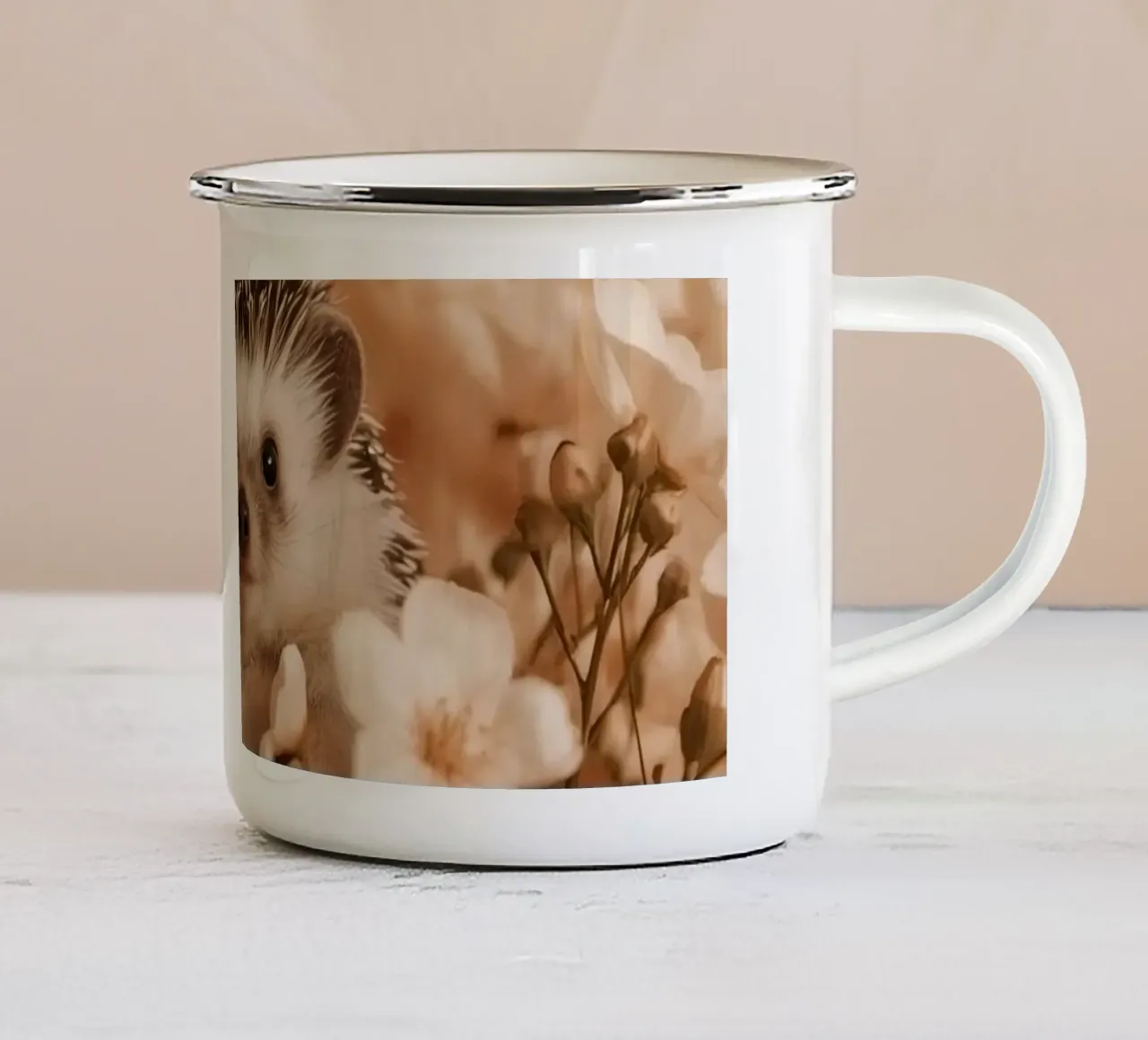 Riccio tra fiori di pesco chiaro tazza in smalto da DesignDoodle