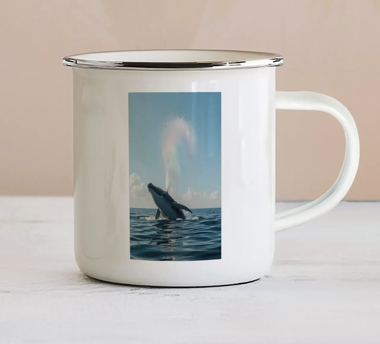Balena megattera che si infrange con un getto d'acqua arcobaleno tazza in smalto da DesignDoodle
