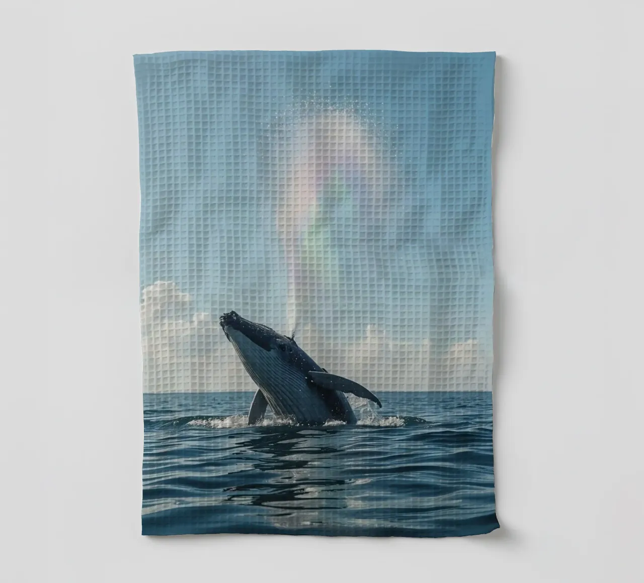 Balena megattera che si infrange con un getto d'acqua arcobaleno canovaccio da cucina da DesignDoodle