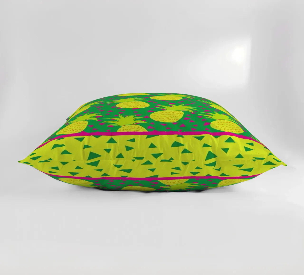 Falling Pineapples cuscino da Maria Kritzas