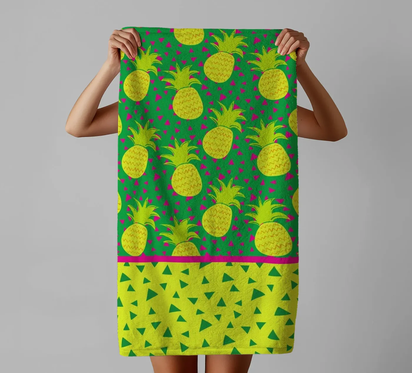 Falling Pineapples badhanddoek van Maria Kritzas