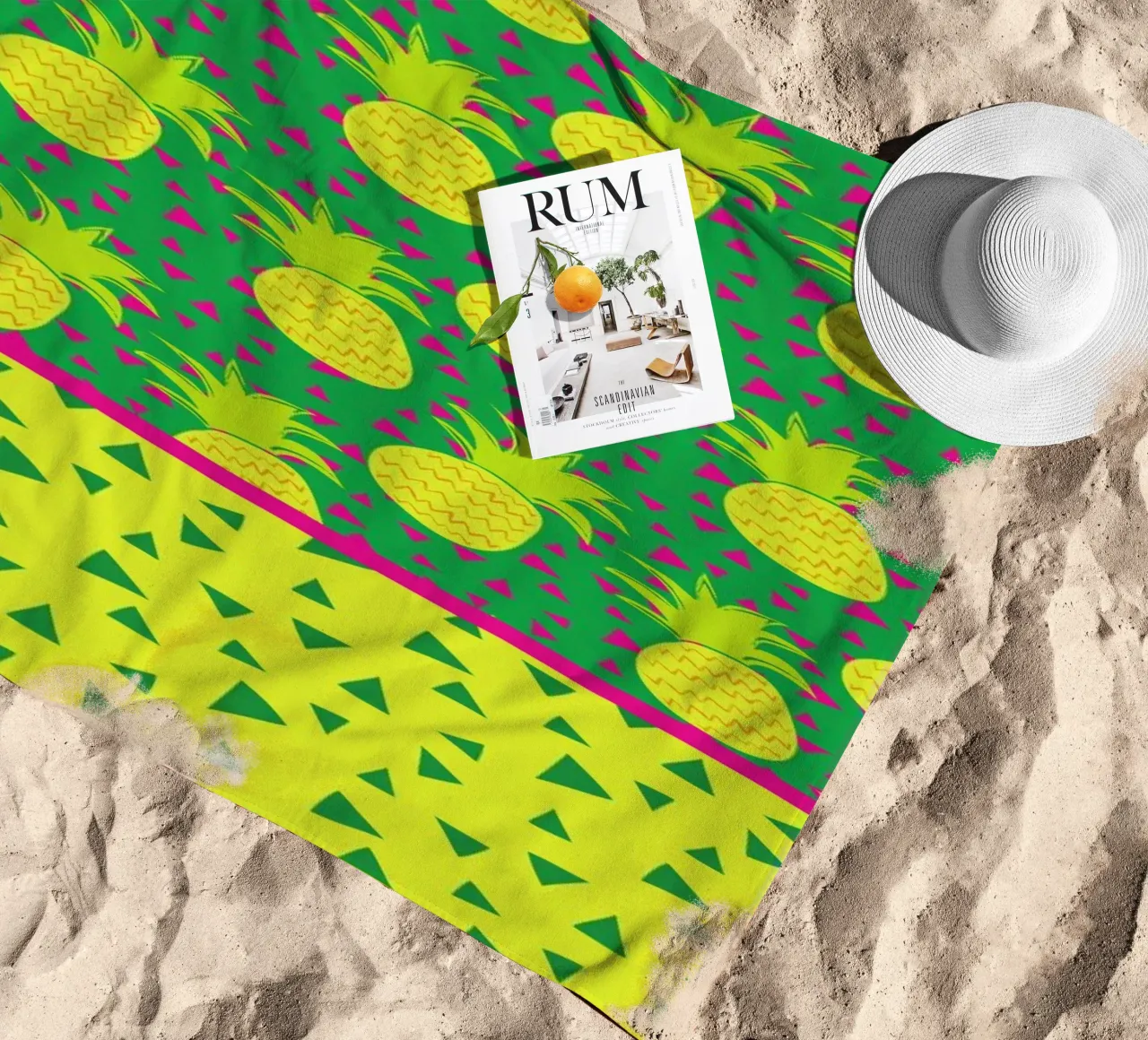 Falling Pineapples telo mare da Maria Kritzas