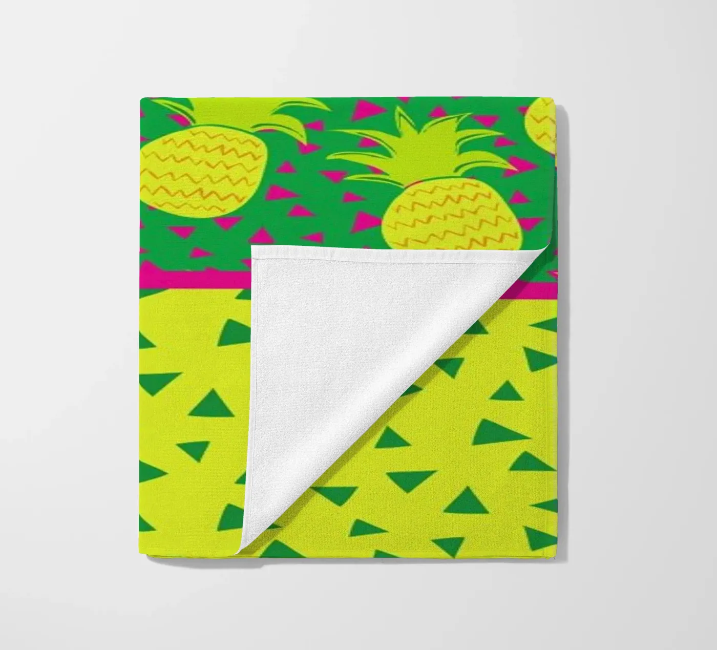 Falling Pineapples serviette de plage de Maria Kritzas