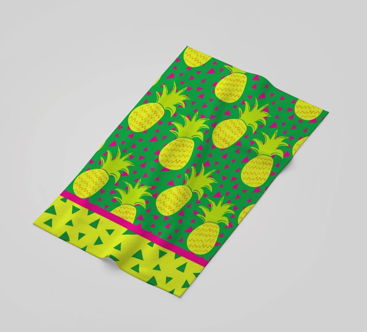 Falling Pineapples telo mare da Maria Kritzas