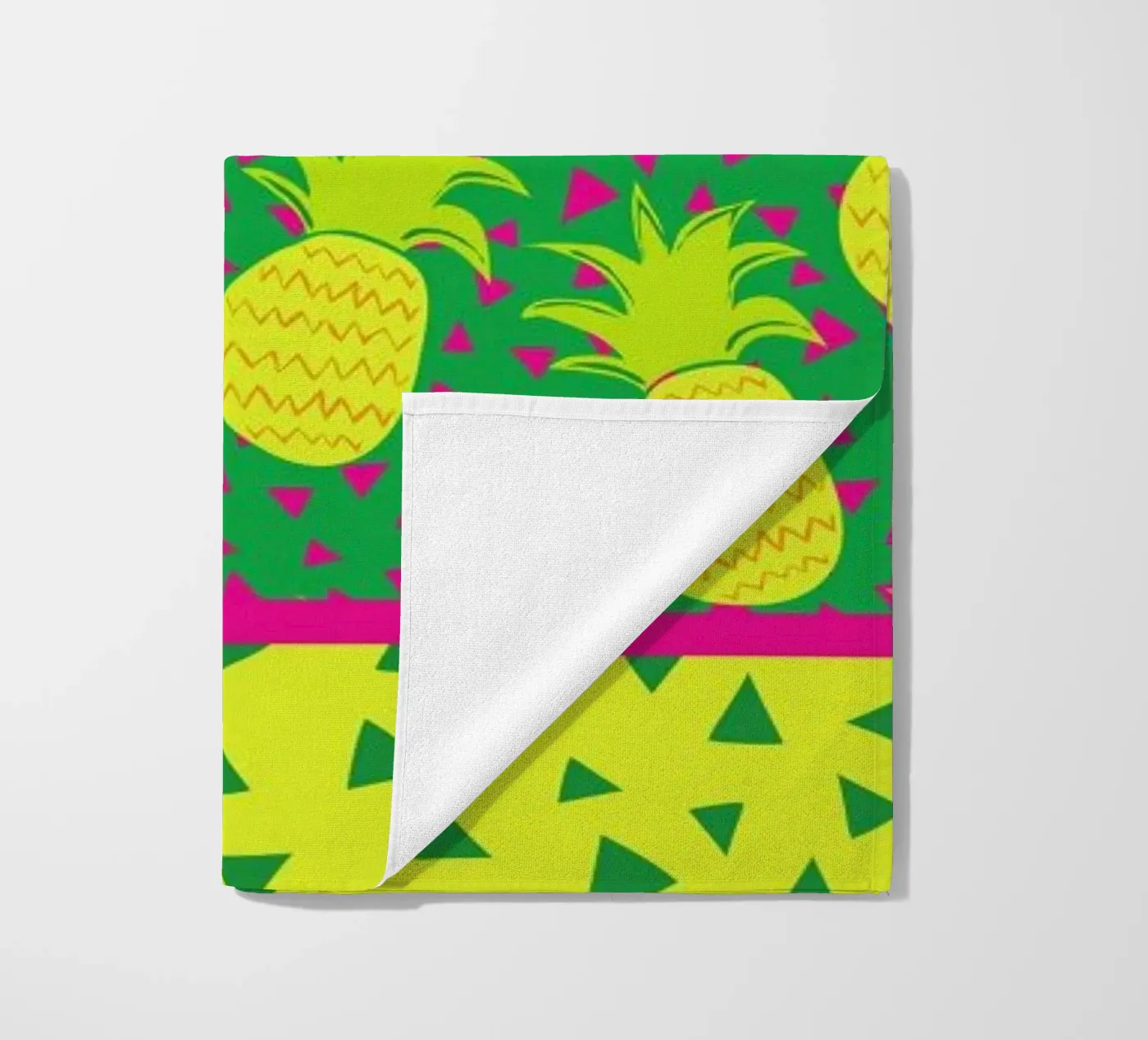 Falling Pineapples serviette de plage de Maria Kritzas
