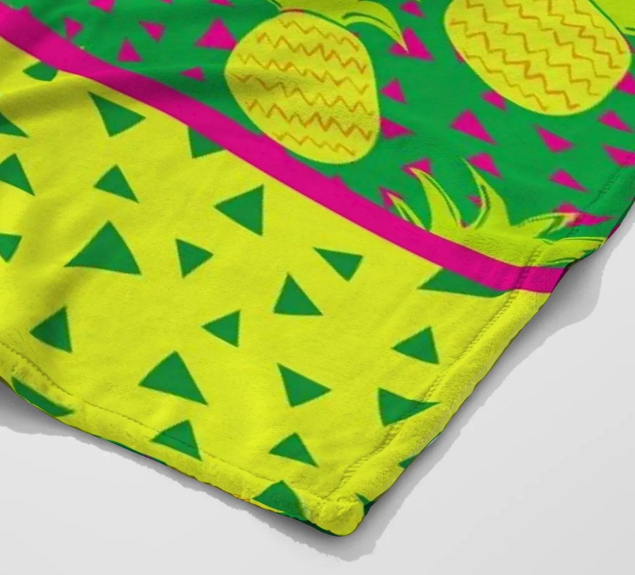 Falling Pineapples fleecedeken van Maria Kritzas