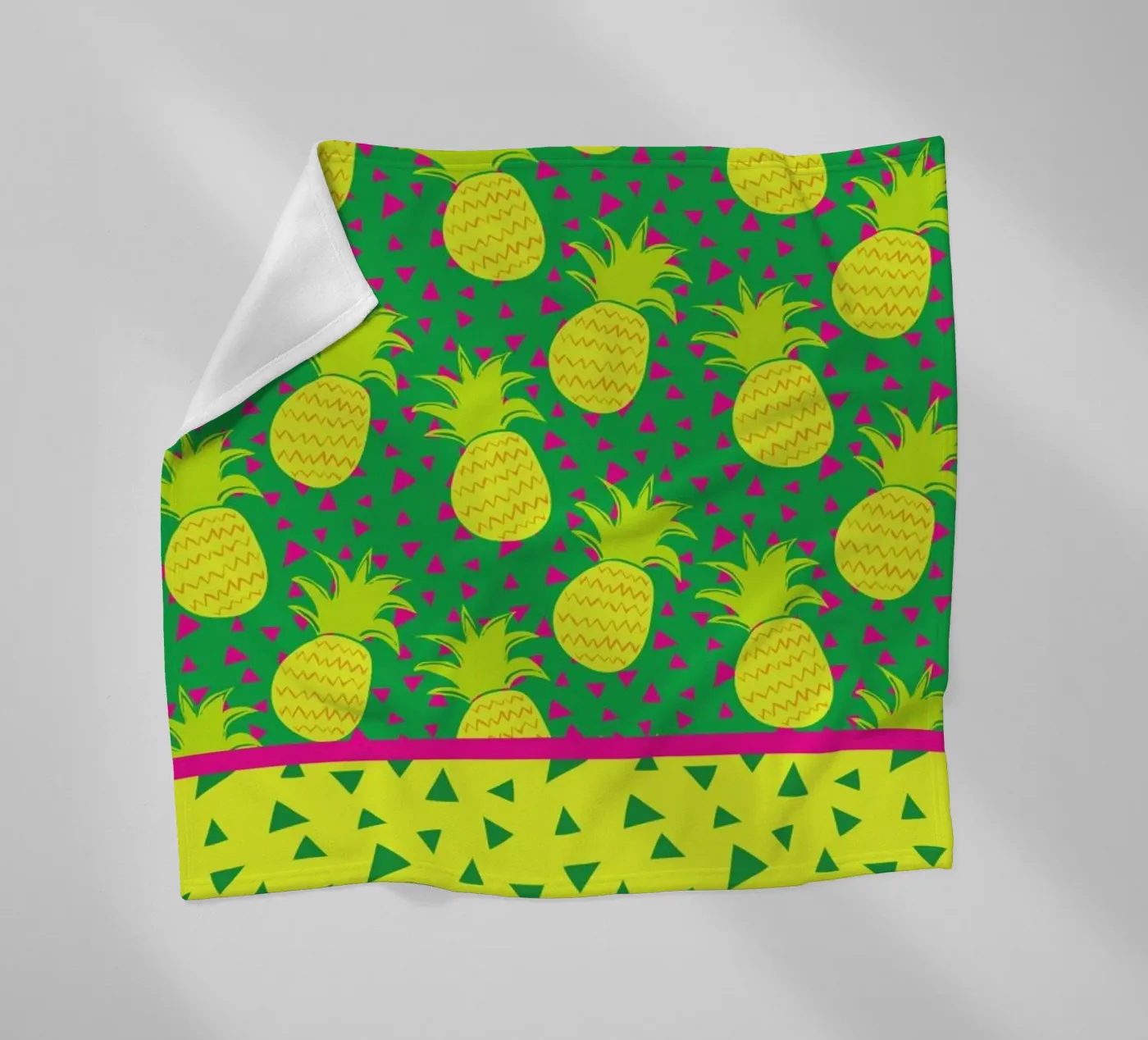 Falling Pineapples Fleecedecke von Maria Kritzas