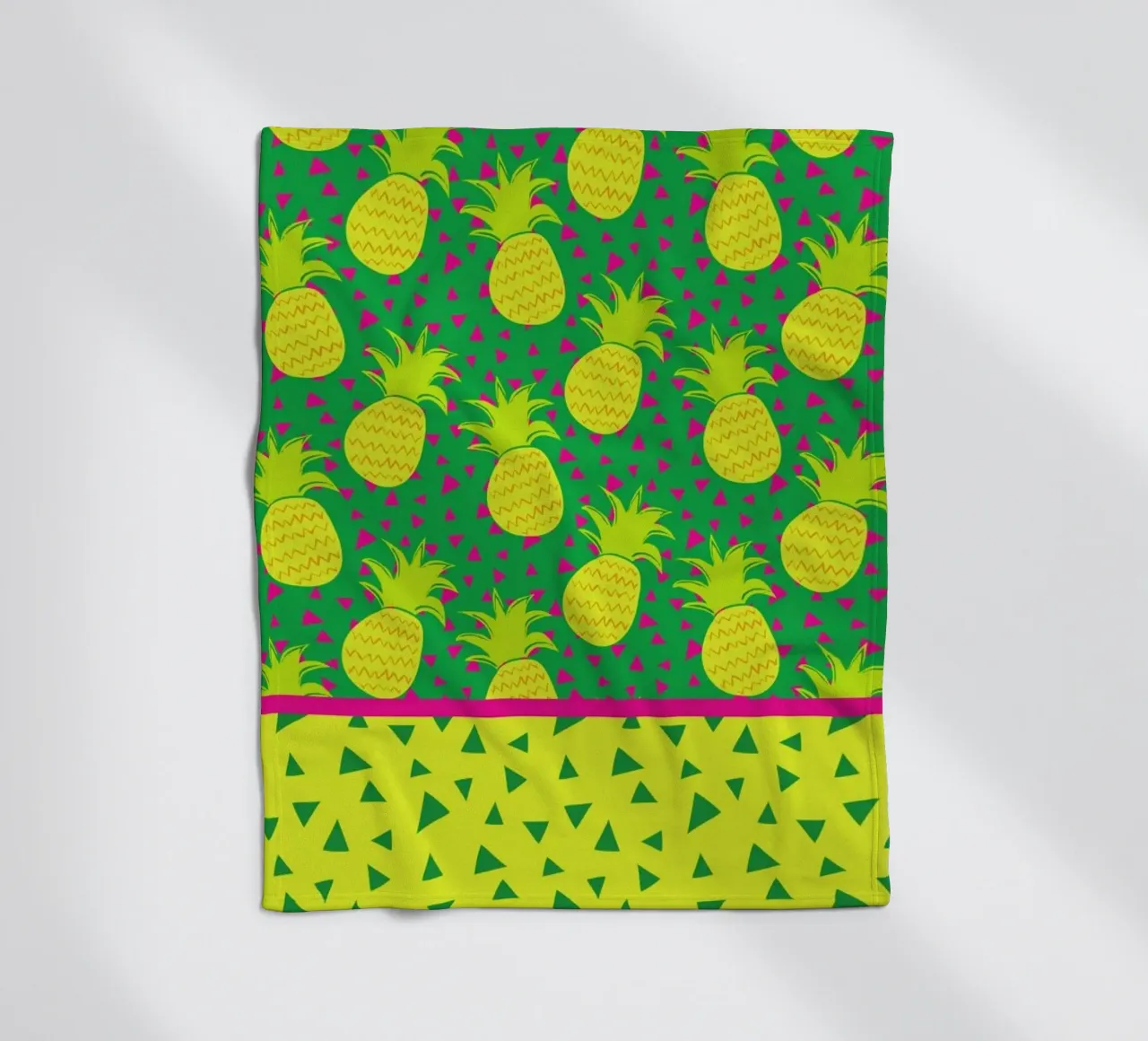 Falling Pineapples fleecedeken van Maria Kritzas