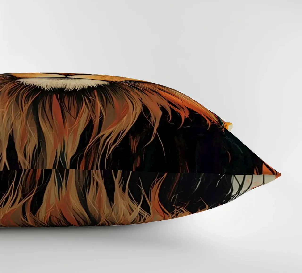 Testa di leone con piume cuscino da DesignDoodle