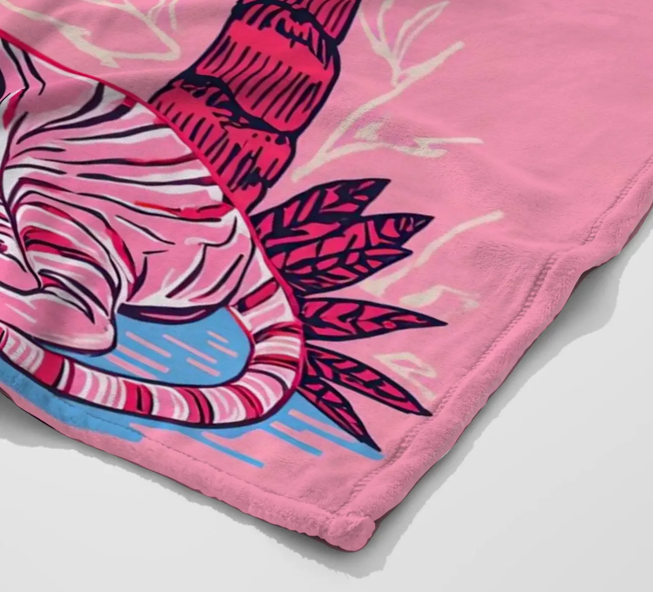 Tigre sotto una palma con combinazione di colori rosa coperta in pile da DesignDoodle
