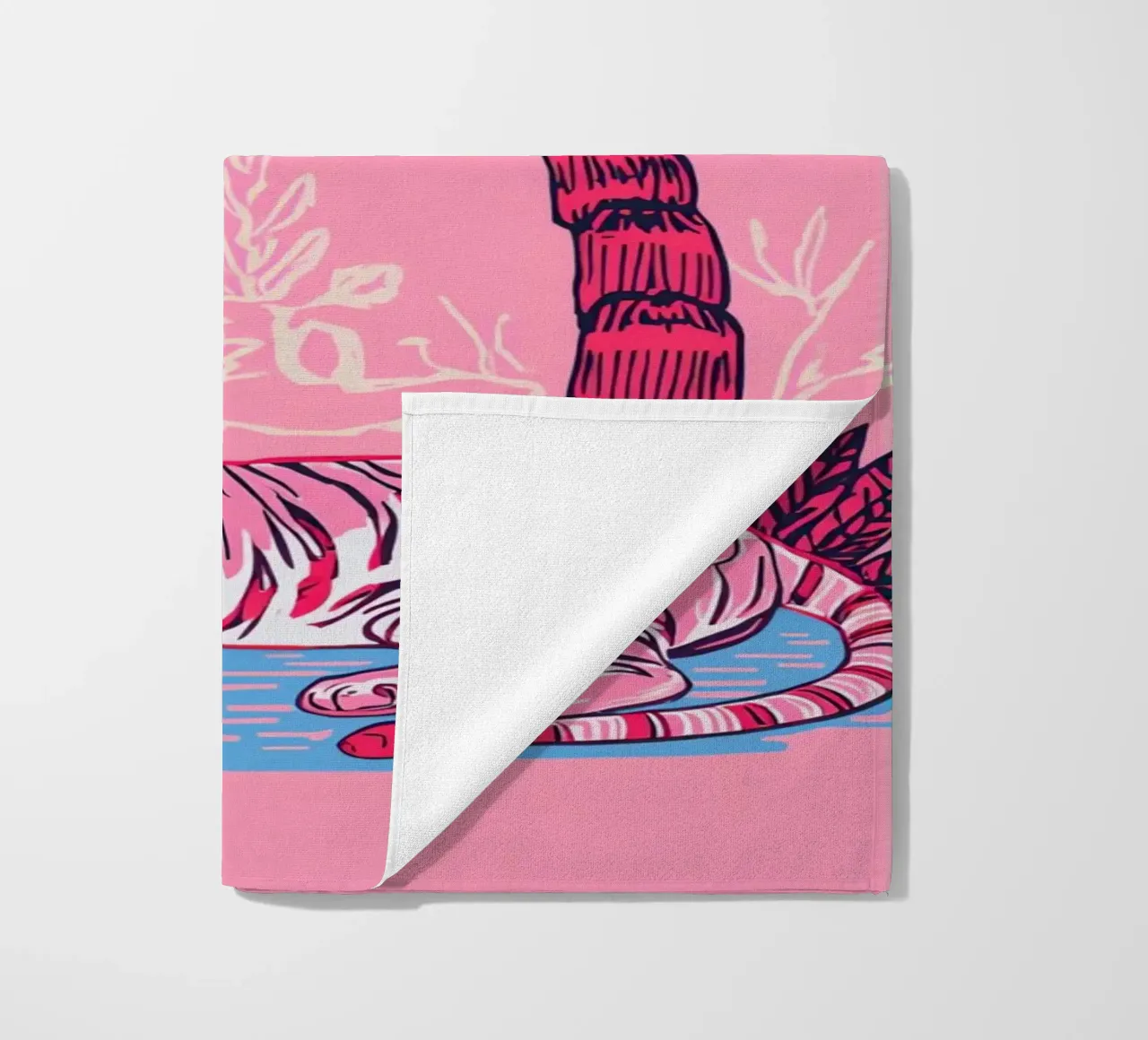 Tigre sotto una palma con combinazione di colori rosa telo mare da DesignDoodle