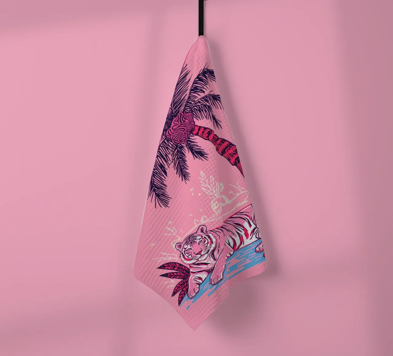 Tigre sotto una palma con combinazione di colori rosa canovaccio da cucina da DesignDoodle