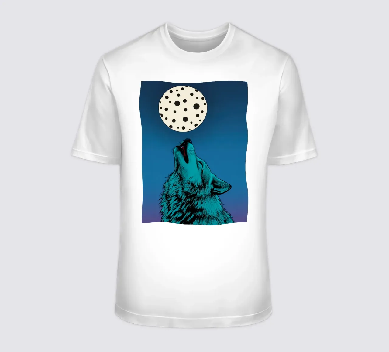 un lupo che ulula a una luna maculata t-shirt da DesignDoodle