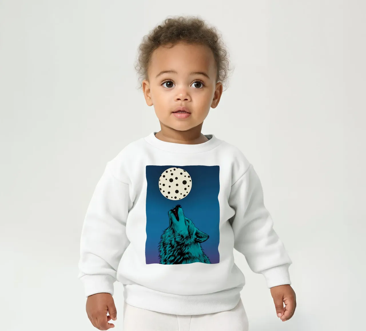 un lupo che ulula a una luna maculata felpa neonato da DesignDoodle