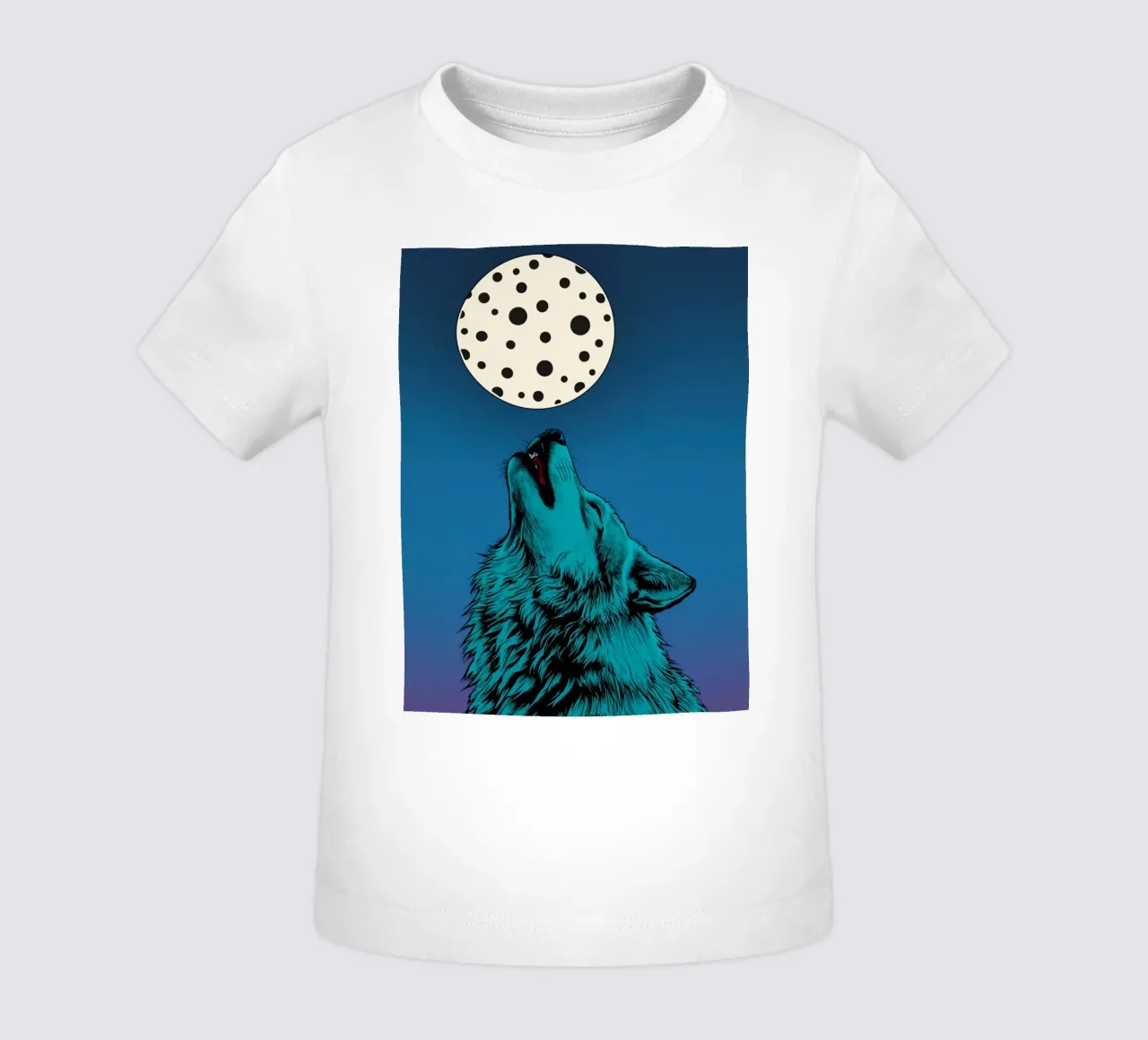 un lupo che ulula a una luna maculata maglietta neonato da DesignDoodle