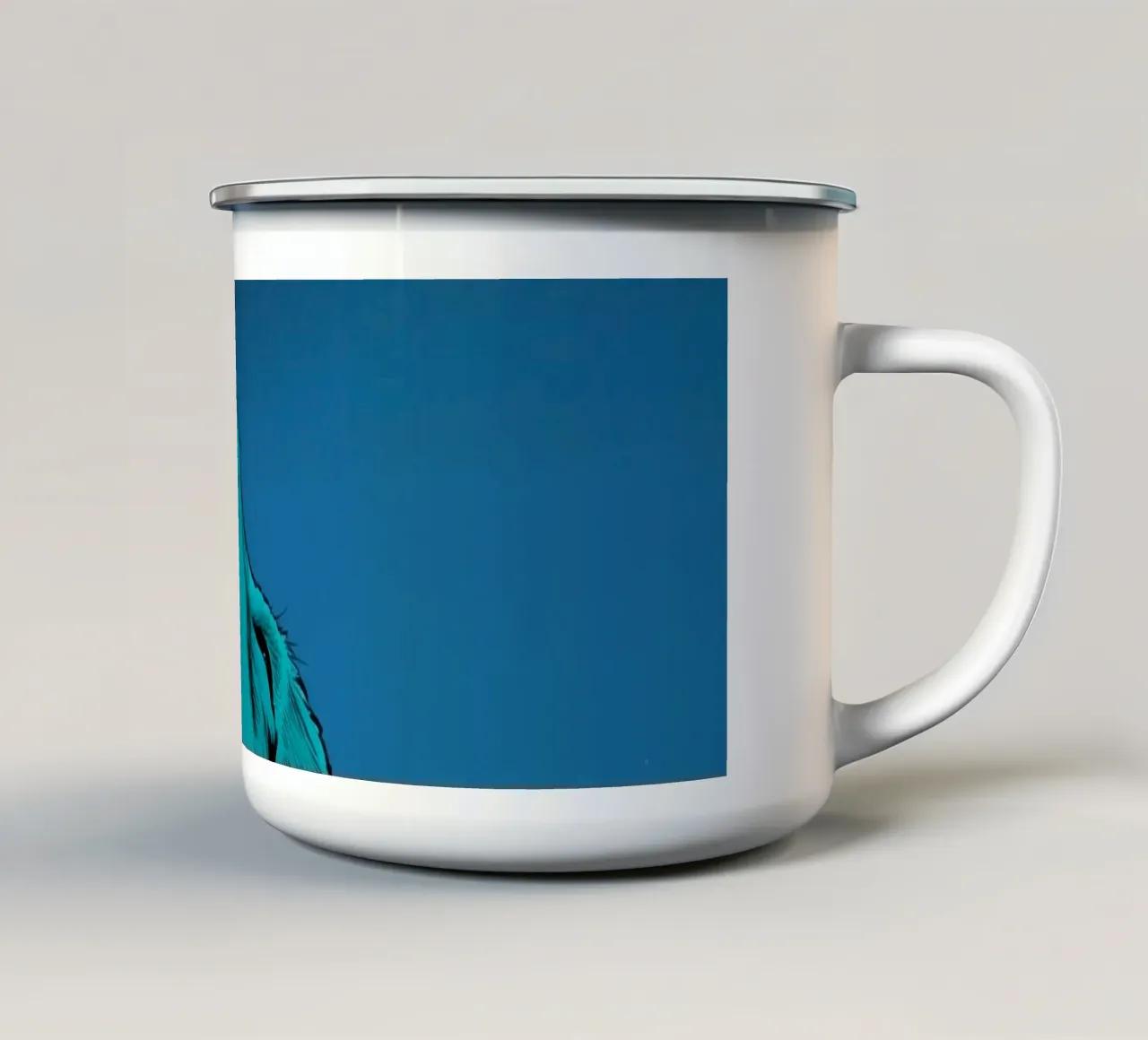 un lupo che ulula a una luna maculata tazza in smalto da DesignDoodle
