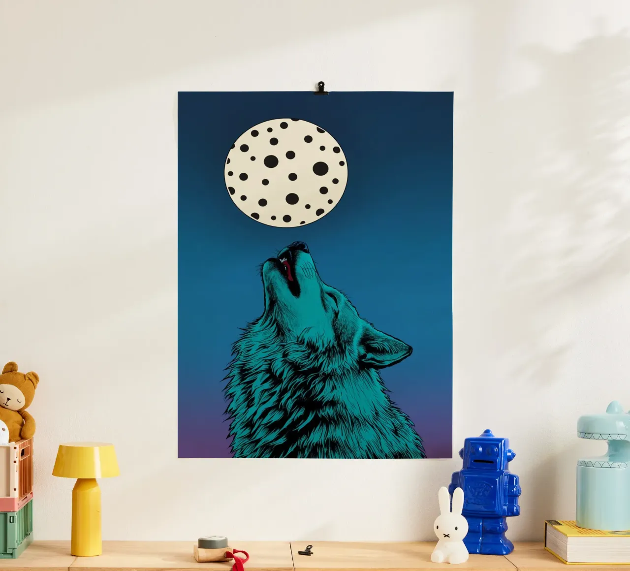 un lupo che ulula a una luna maculata poster da DesignDoodle