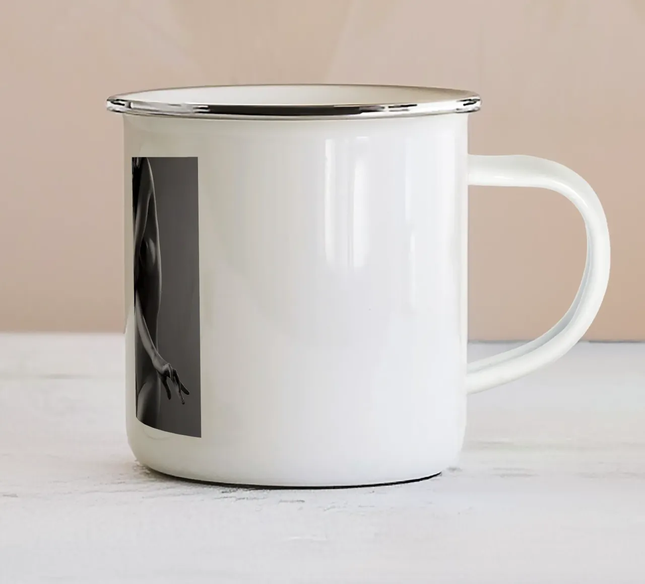 Holly Criss Crossed Mono tazza in smalto da Dave Hare Photography