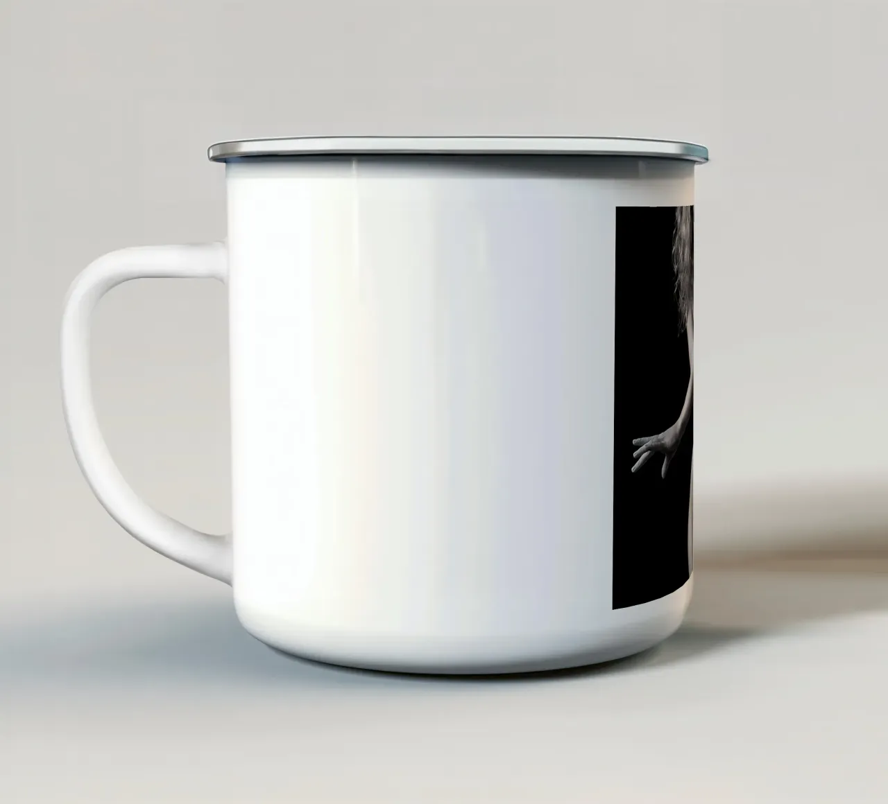 Holly Criss Crossed Mono tazza in smalto da Dave Hare Photography
