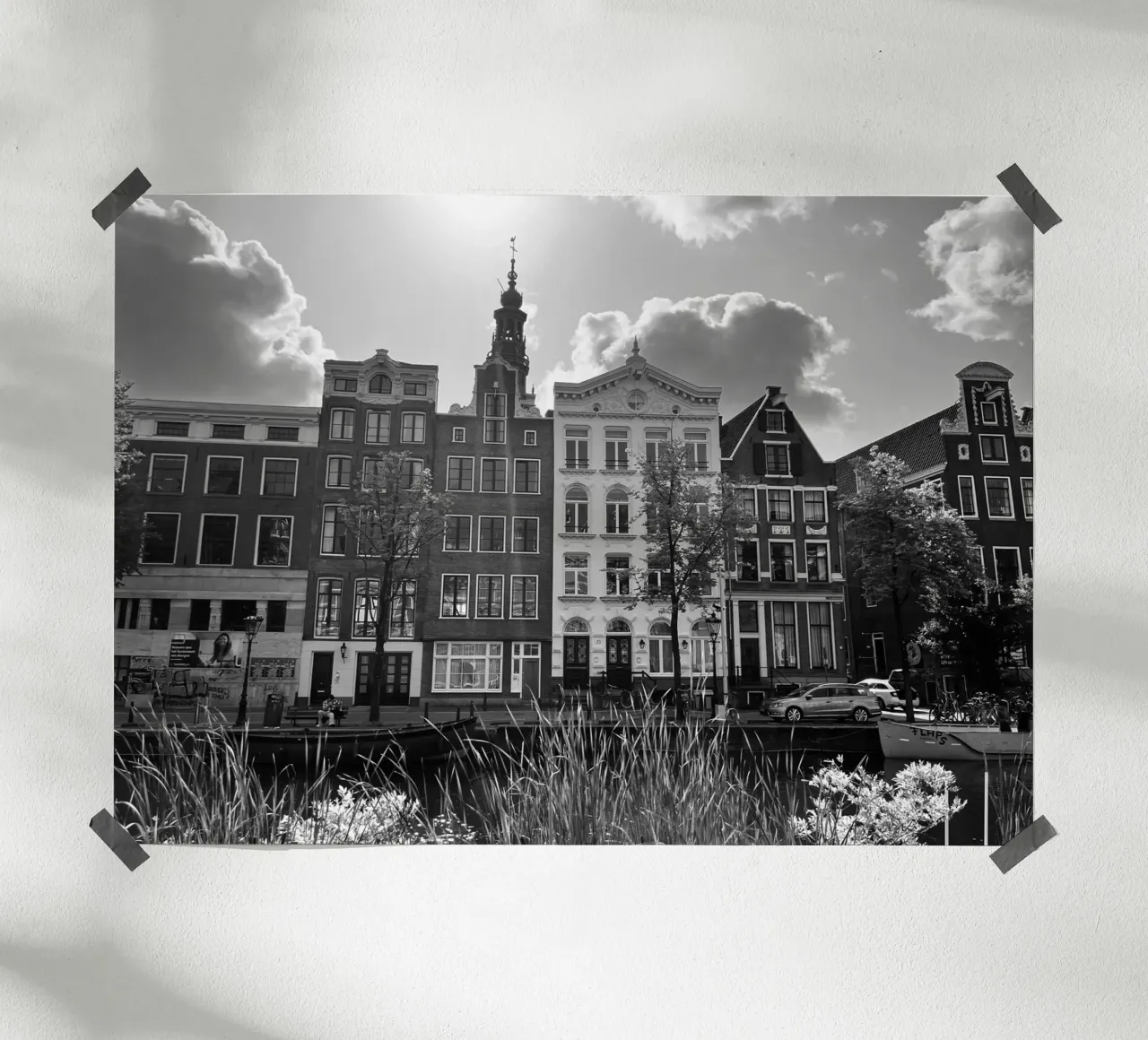 Amsterdam con la luce del sole poster con telaio in legno da Atelier Fabe