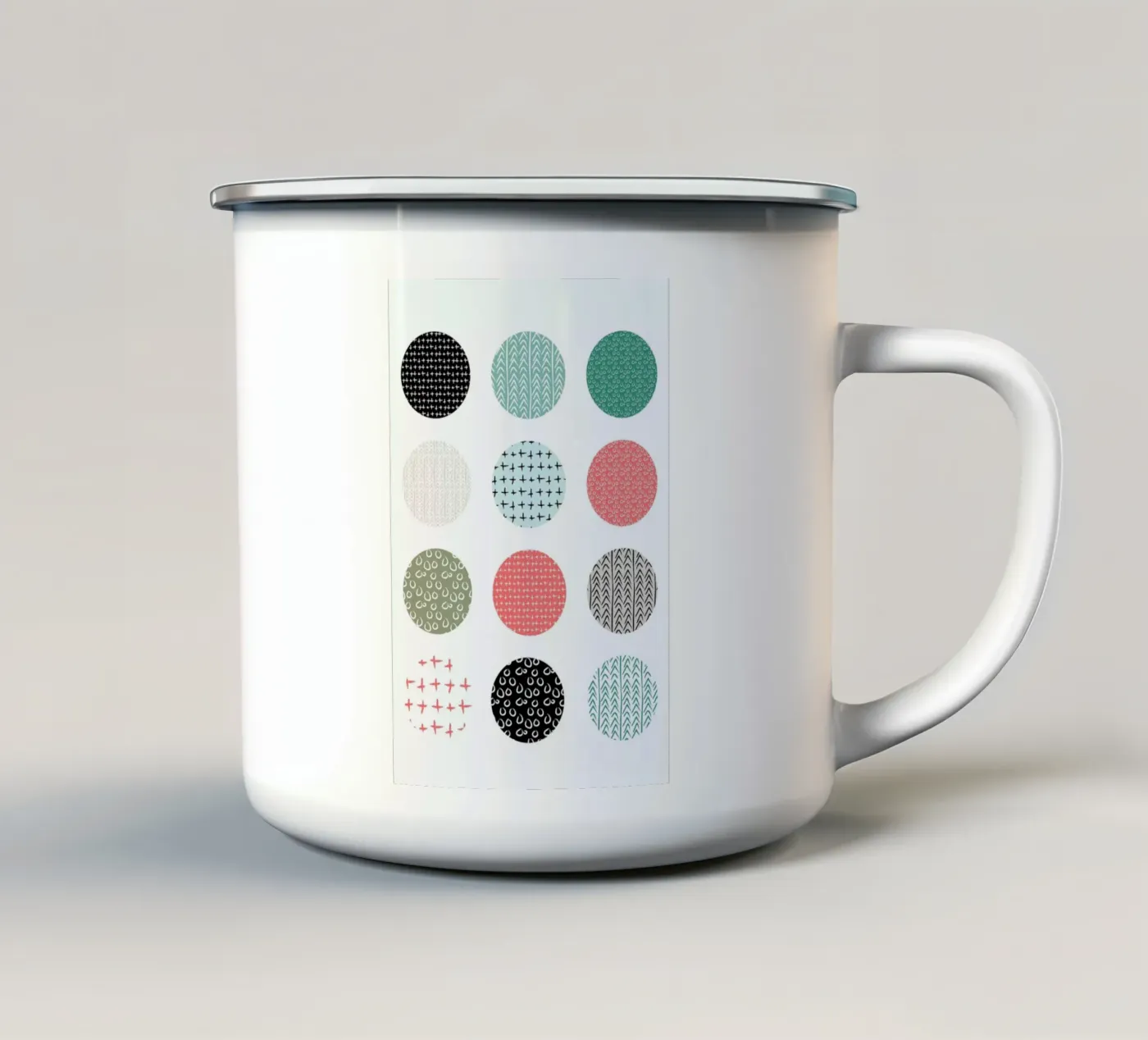 Patterned dots emaille mok van Maria Kritzas