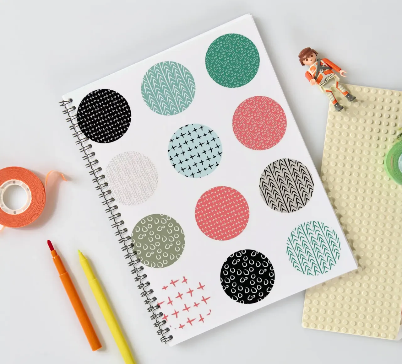 Patterned dots diario ad anelli da Maria Kritzas