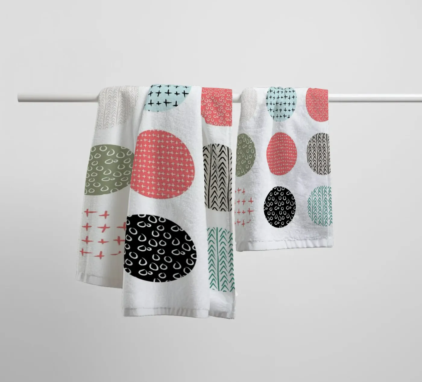 Patterned dots badhanddoek van Maria Kritzas