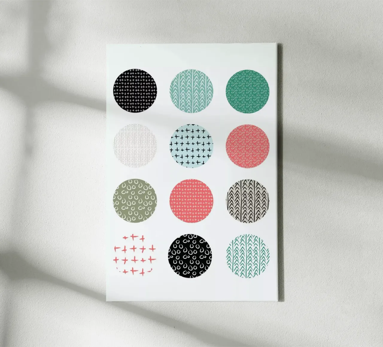 Patterned dots tela con Cornice a cassetta da Maria Kritzas