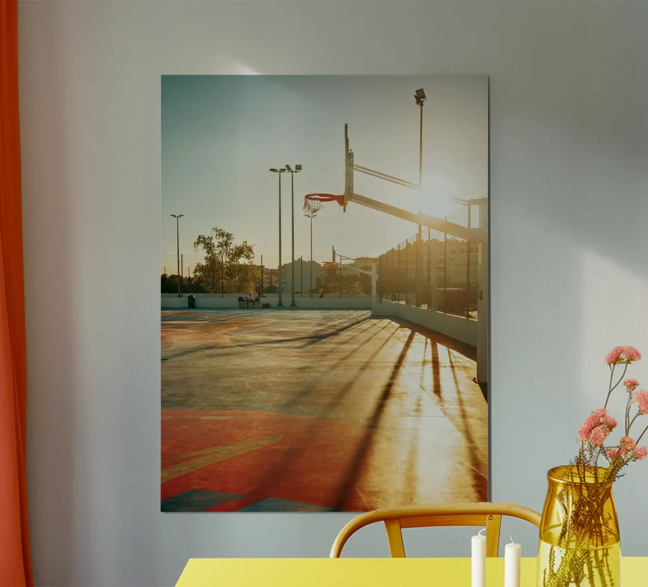 Golden Hour Basketball poster con telaio in legno da Thilo Grøsch