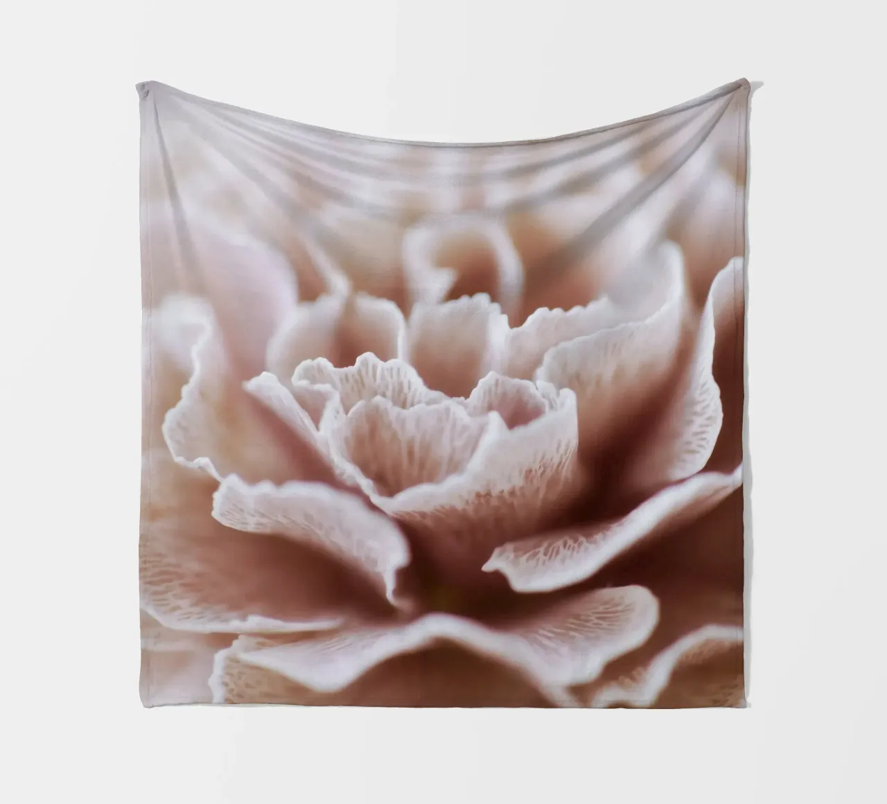 Fragile Bloom No 02 coperta in pile da treechild