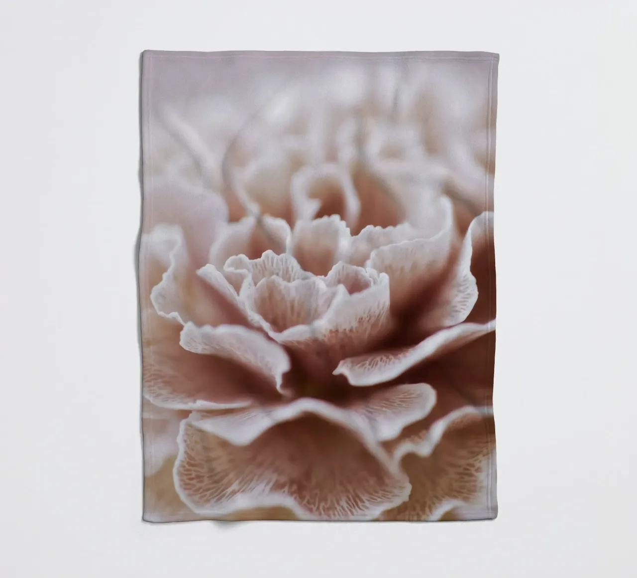 Fragile Bloom No 02 coperta in pile da treechild