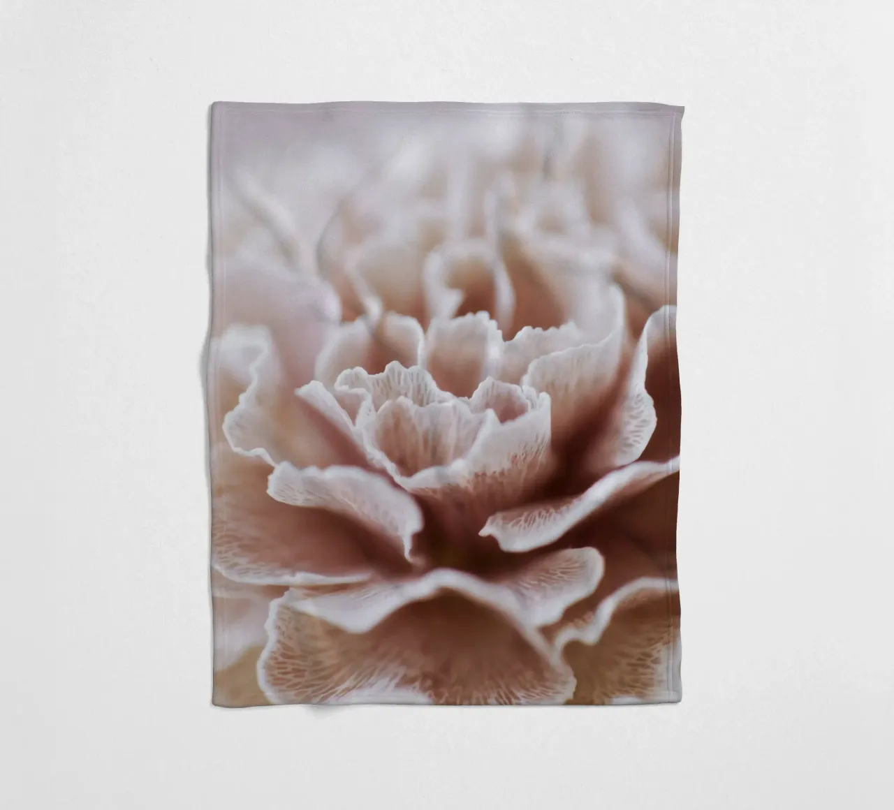 Fragile Bloom No 02 coperta in pile da treechild