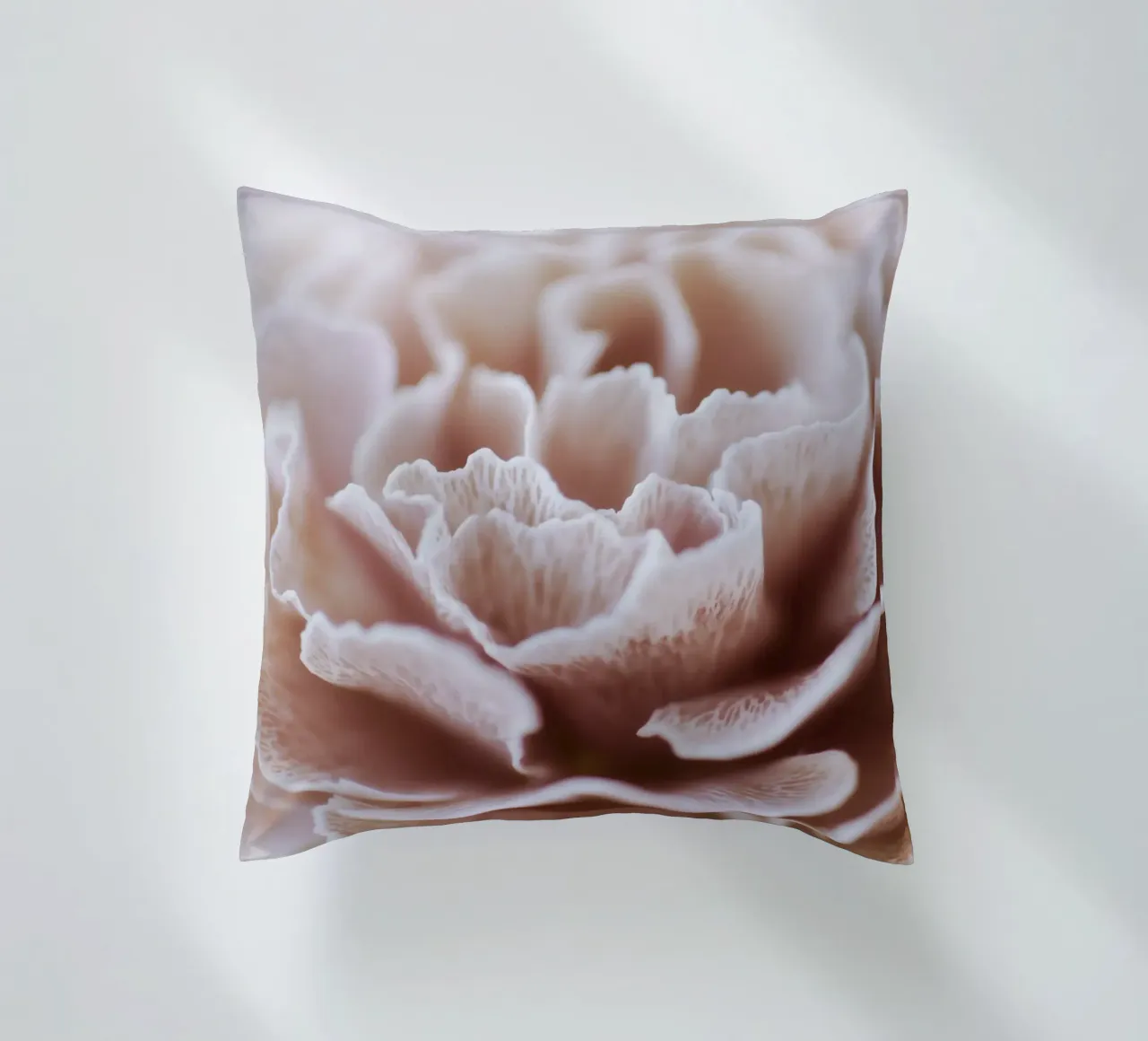 Fragile Bloom No 02 cuscino da treechild