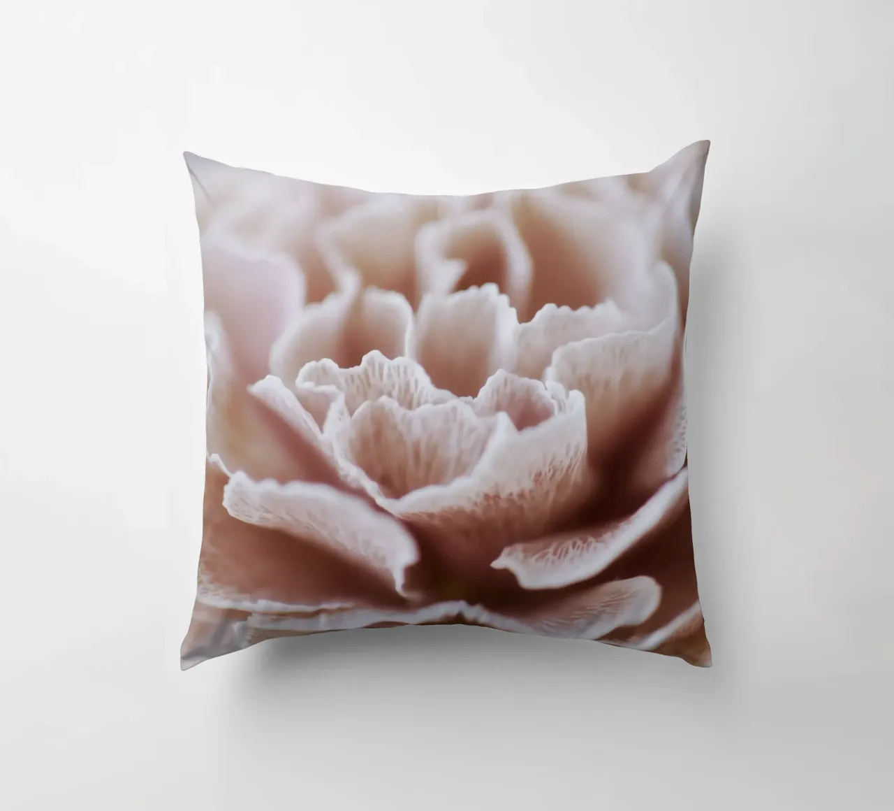 Fragile Bloom No 02 cuscino da treechild