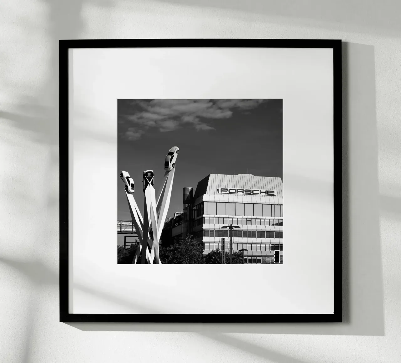 Musée Porsche à Stuttgart Poster von Atelier Fabe