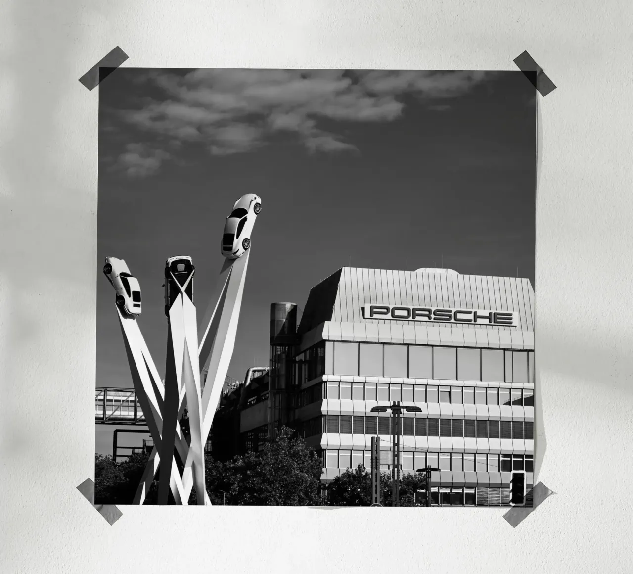 Musée Porsche à Stuttgart Poster von Atelier Fabe